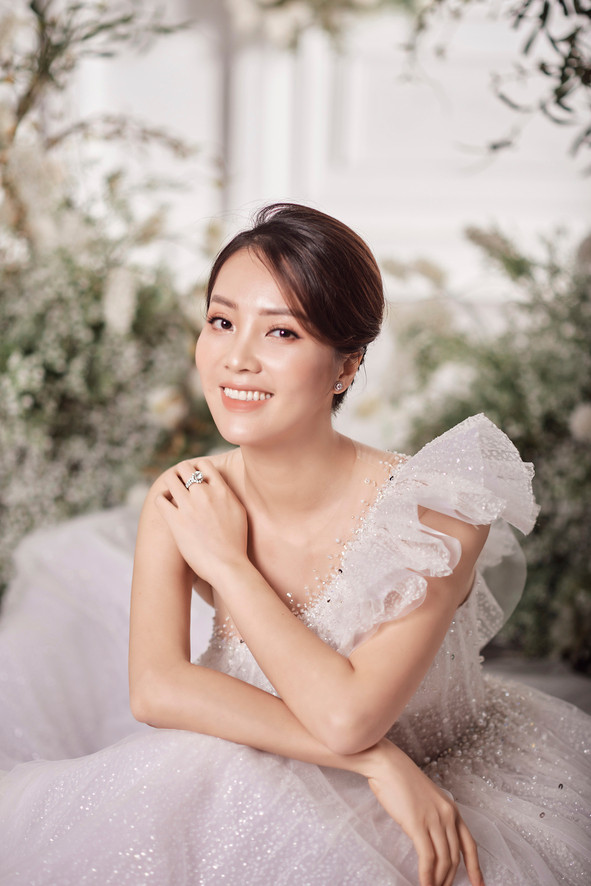 Dù công việc rất bộn rộn nhưng Thụy Vân vẫn vừa hoàn thành khóa học Thạc sĩ. Cách đây 2 năm, cô được viện FSB (Viện Quản trị và Công nghệ, Đại học FPT) trao học bổng nhờ thành tích thi xuất sắc vào khóa Thạc sĩ Quản trị kinh doanh (MBA). Người đẹp là một trong 3 người nhận được học bổng ở mức cao nhất.