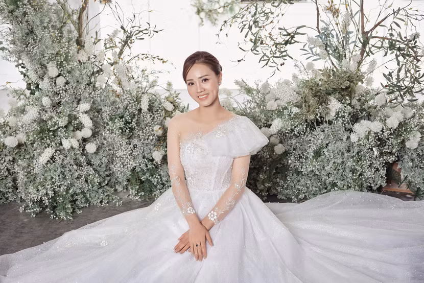 Ngọc Hà tâm sự, Thụy Vân luôn theo sát, ủng hộ chuyện tình cảm của mình với NSND Công Lý. Đặc biệt, Thụy Vân với kinh nghiệm của một người đà lập gia đình được 10 năm nên luôn cho cô nhiều lời khuyên hữu ích trong cuộc sống.