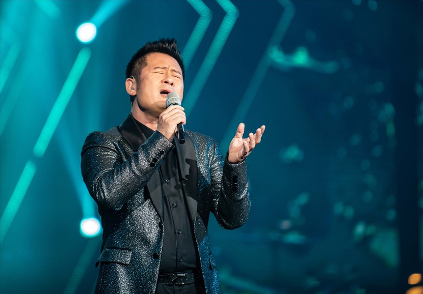 Ca sĩ Bằng Kiều tham gia biểu diễn trong chương trình