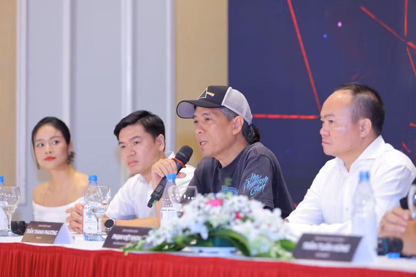 Nhạc sĩ Trần Thanh Phương đảm nhận vai trò Giám đốc âm nhạc cho liveshow "Cơn mưa tháng năm" của Bức Tường Nhạc sĩ Trần Thanh Phương đảm nhận vai trò Giám đốc âm nhạc cho liveshow "Cơn mưa tháng năm" của Bức Tường