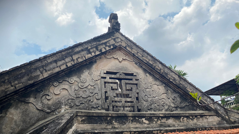 Nhiều chi tiết được chạm khắc tinh xảo theo lối kiến trúc cung đình xưa Nhiều chi tiết được chạm khắc tinh xảo theo lối kiến trúc cung đình xưa