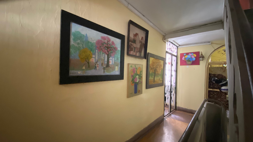 Vật liệu được dùng để xây dựng nên ngôi biệt thự này năm xưa được chọn lựa rất kỹ càng, nền nhà được làm từ bê tông nguyên khối rất rắn chắc, càng đi nhiều càng bóng loáng. Vật liệu được dùng để xây dựng nên ngôi biệt thự này năm xưa được chọn lựa rất kỹ càng, nền nhà được làm từ bê tông nguyên khối rất rắn chắc, càng đi nhiều càng bóng loáng.