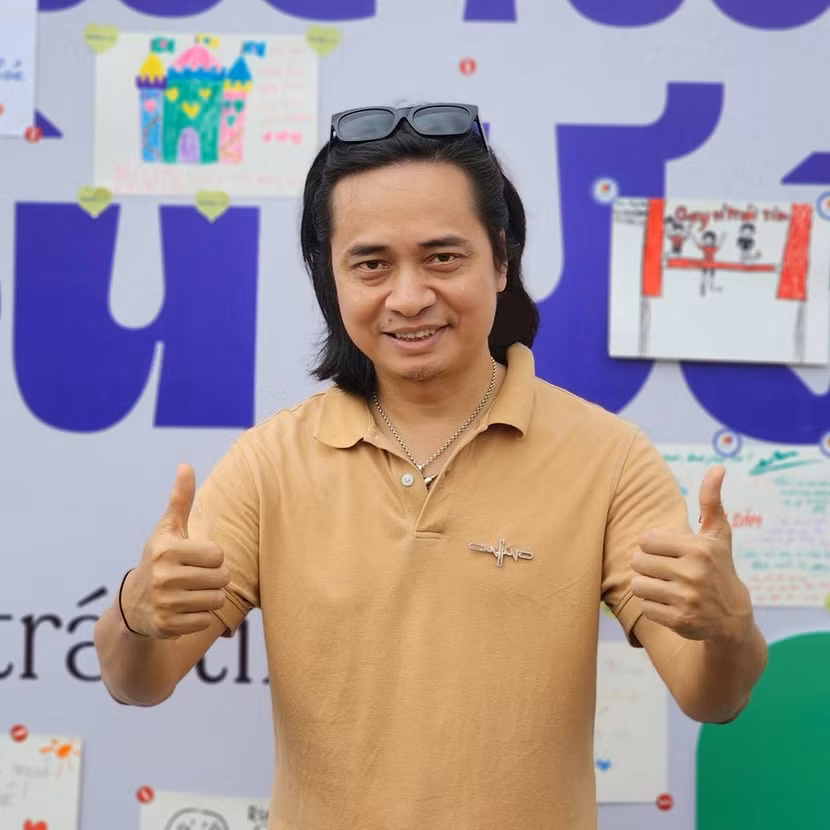 Guitarist Trần Tuấn Hùng tiếp tục vai trò "người giữ lửa" cho Bức Tường Guitarist Trần Tuấn Hùng tiếp tục vai trò "người giữ lửa" cho Bức Tường
