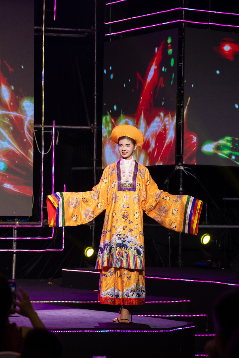 Bộ sưu tập áo dài &quot;Nhật Bình&quot; của NTK Châu Loan là sự kết hợp hoàn hảo giữa truyền thống và sáng tạo, di sản và thời đại