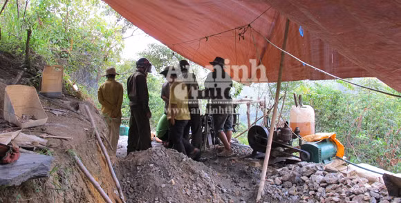 "Đột kích” bãi vàng trên đỉnh Cư Kuin ảnh 4