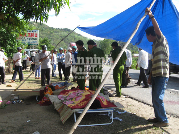 Xe khách đấu đầu, 6 người thương vong ảnh 1