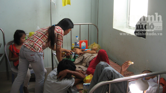 Xe khách đấu đầu, 6 người thương vong ảnh 3