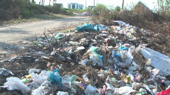 Con đường bị ô nhiễm giữa lòng thành phố ảnh 1