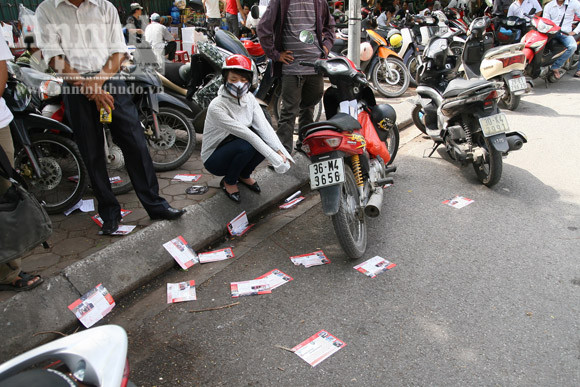 "Dụ" đi XKLĐ lương tới 40 triệu đồng/tháng tại điểm thi đại học ảnh 4