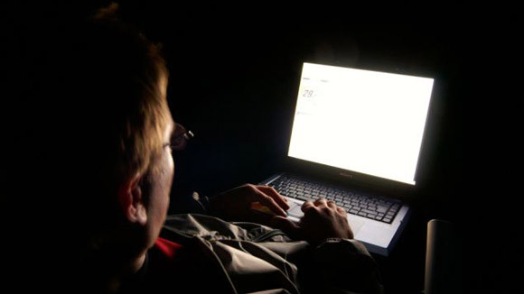 Đau lòng anh trai 18 tuổi lạm dụng tình dục em gái 4 tuổi ảnh 1