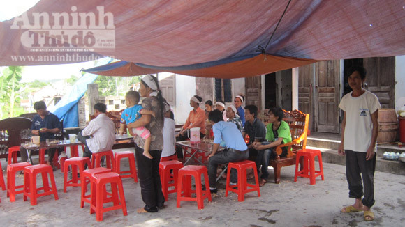 Bắt 16 côn đồ vô cớ đánh chết chàng trai ngồi chơi với vợ sắp cưới ảnh 1