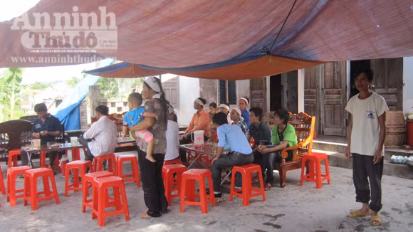 Bắt 16 côn đồ vô cớ đánh chết chàng trai ngồi chơi với vợ sắp cưới ảnh 1