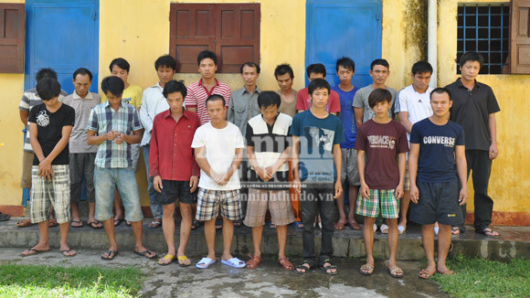 Cứ nhận lương là "nướng" vào cờ bạc ảnh 1