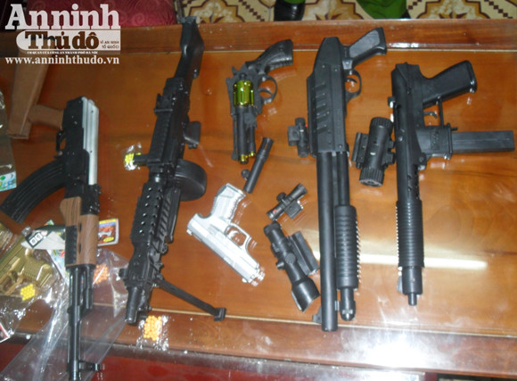 Thu giữ hơn 1.500 khẩu súng đồ chơi giống y thật ảnh 3