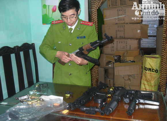 Thu giữ hơn 1.500 khẩu súng đồ chơi giống y thật ảnh 4