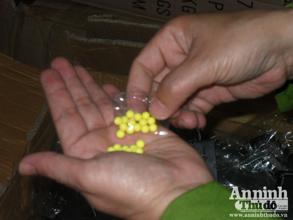 Thu giữ hơn 1.500 khẩu súng đồ chơi giống y thật ảnh 5