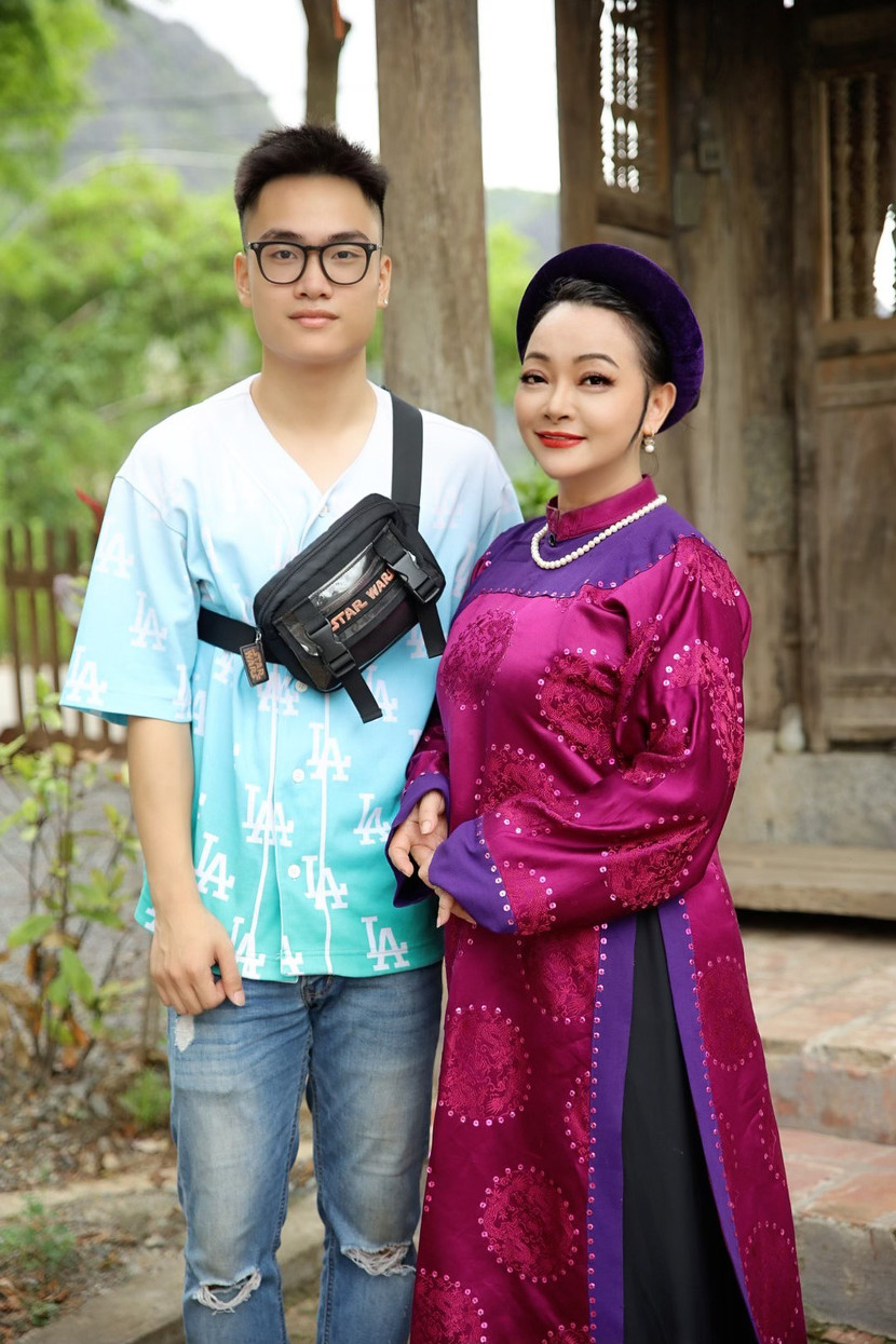 Nghệ sĩ Trà My và con trai - đạo diễn trẻ Quản Trọng Phúc