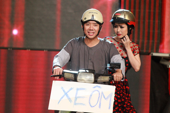 Trấn Thành chạy xe ôm kiếm tiền tiêu Tết ảnh 2