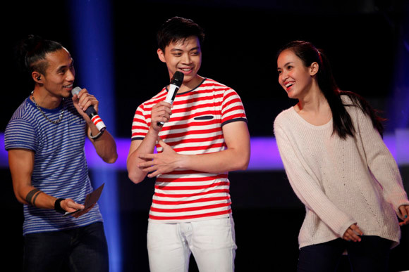 Hiếu Hiền bị lột đồ, đổ trứng lên đầu khi vừa bước lên sân khấu ảnh 5