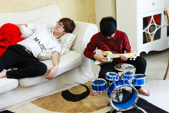 Bùi Anh Tuấn tái ngộ cùng Hương Tràm trong MV mới ảnh 8