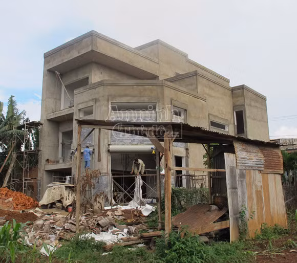 Nhà nhỏ đập bỏ… nhà to cho xây (!) ảnh 3