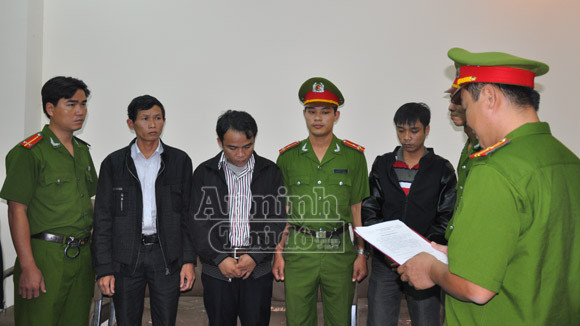 3 cán bộ ngân hàng tham ô hơn 25 tỷ đồng để cá độ bóng đá ảnh 1