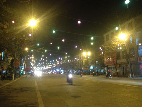 Rộn ràng niềm vui trong ánh sáng rực rỡ của pháo hoa đêm giao thừa ảnh 12