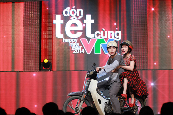 Trấn Thành chạy xe ôm kiếm tiền tiêu Tết ảnh 3