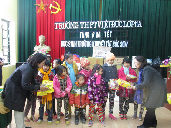 Cô trò trường THPT Việt Đức: Gieo yêu thương những ngày Tết đến ảnh 2