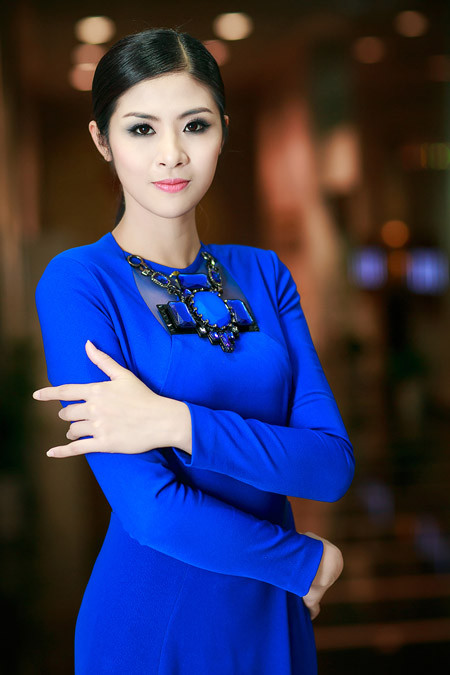 Hoa hậu Ngọc Hân nổi bật trong chiếc đầm xanh gợi cảm ảnh 1 Hoa hậu Ngọc Hân nổi bật trong chiếc đầm xanh gợi cảm ảnh 1