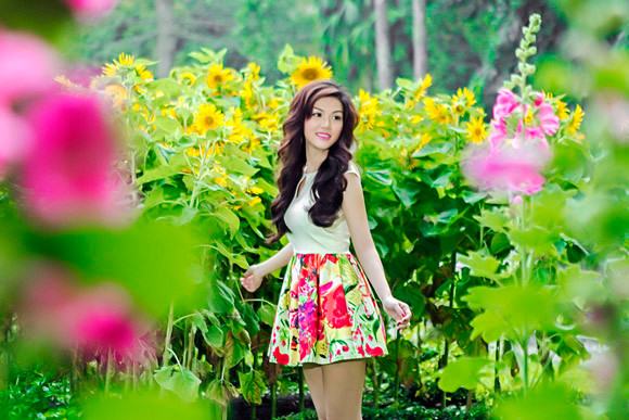 Oanh Yến rực rỡ dưới nắng xuân ảnh 2