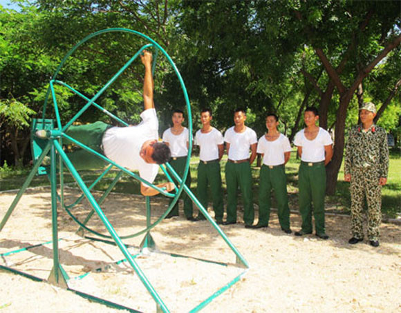 Đặc công "người nhái" Việt Nam trầm mình trong bóng tối nước lạnh ảnh 2