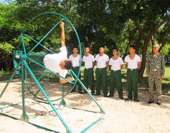 Đặc công "người nhái" Việt Nam trầm mình trong bóng tối nước lạnh ảnh 2