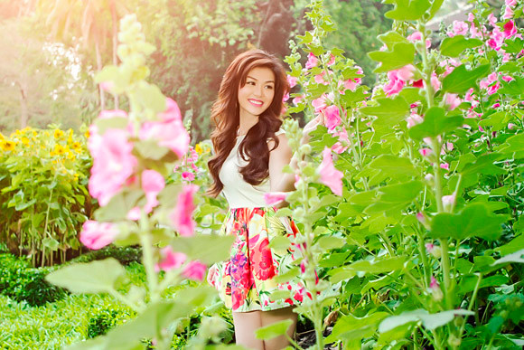 Oanh Yến rực rỡ dưới nắng xuân ảnh 5