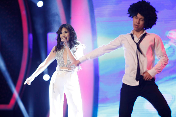 Phương Vy rạng rỡ, gợi cảm ngày trở lại ảnh 4