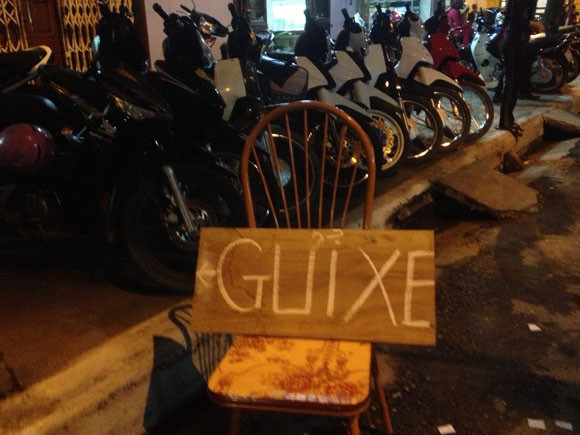 Rộn ràng niềm vui trong ánh sáng rực rỡ của pháo hoa đêm giao thừa ảnh 23