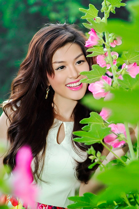 Oanh Yến rực rỡ dưới nắng xuân ảnh 6