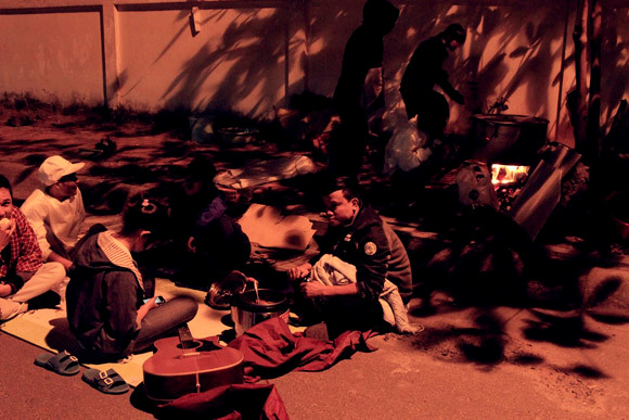 Trúc Diễm, Minh Béo gói bánh chưng, bánh tét tặng người nghèo ảnh 15 Trúc Diễm, Minh Béo gói bánh chưng, bánh tét tặng người nghèo ảnh 15