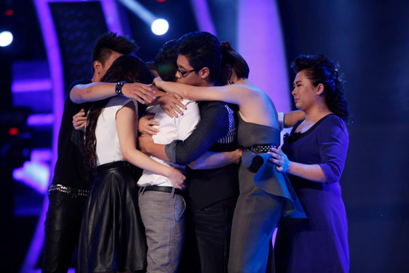 Đông Hùng bất ngờ lọt top nguy hiểm, Anh Quân chia tay Vietnam Idol ảnh 9