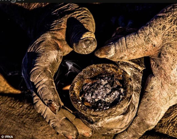 Người đàn ông bẩn nhất thế giới - 60 năm không tắm ảnh 3