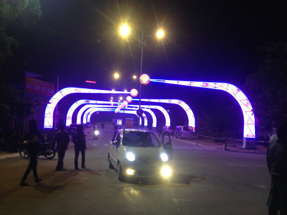 Rộn ràng niềm vui trong ánh sáng rực rỡ của pháo hoa đêm giao thừa ảnh 14