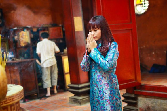 Bùi Anh Tuấn tái ngộ cùng Hương Tràm trong MV mới ảnh 12 Bùi Anh Tuấn tái ngộ cùng Hương Tràm trong MV mới ảnh 12