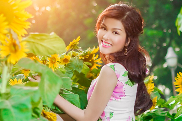 Oanh Yến rực rỡ dưới nắng xuân ảnh 3