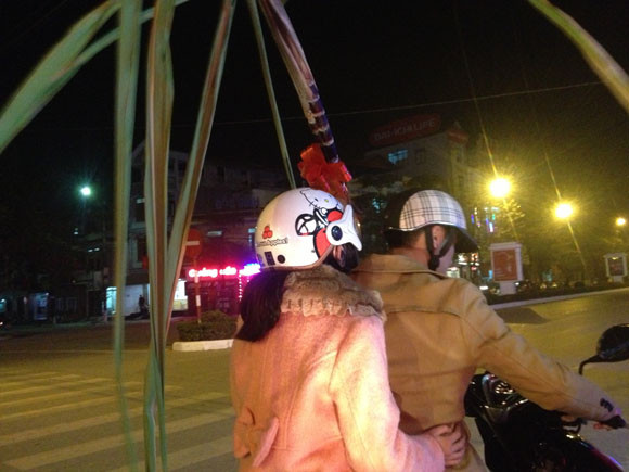 Rộn ràng niềm vui trong ánh sáng rực rỡ của pháo hoa đêm giao thừa ảnh 32