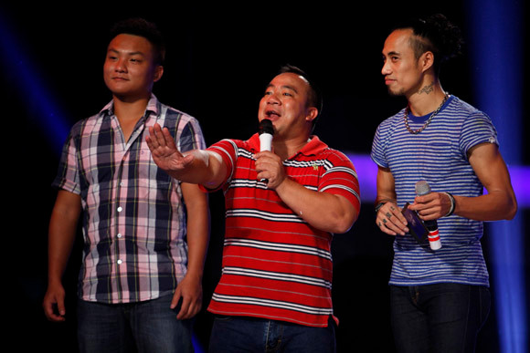 Hiếu Hiền bị lột đồ, đổ trứng lên đầu khi vừa bước lên sân khấu ảnh 4