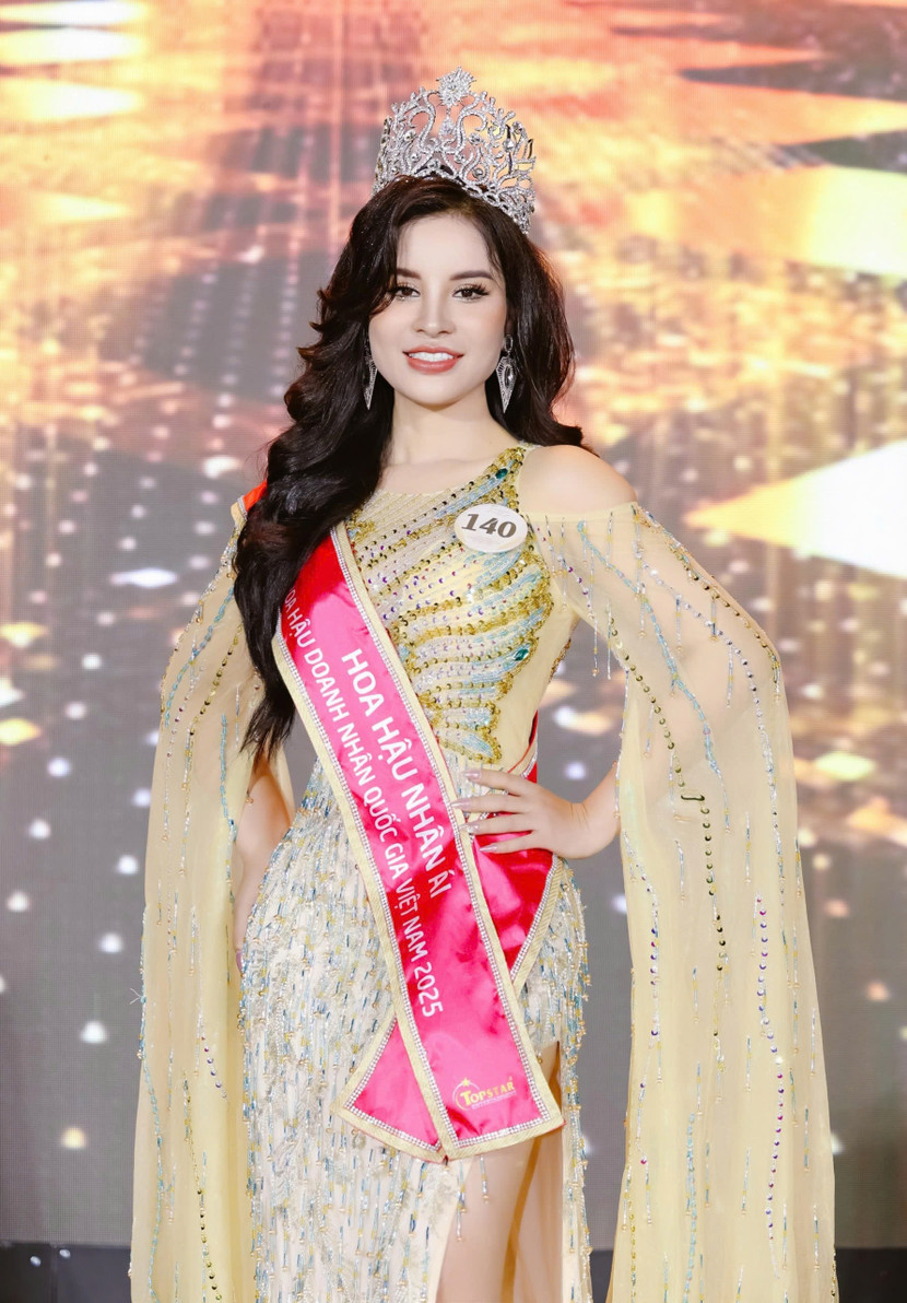 Vẻ đẹp của tân "Hoa hậu Nhân ái" Bích Hợp