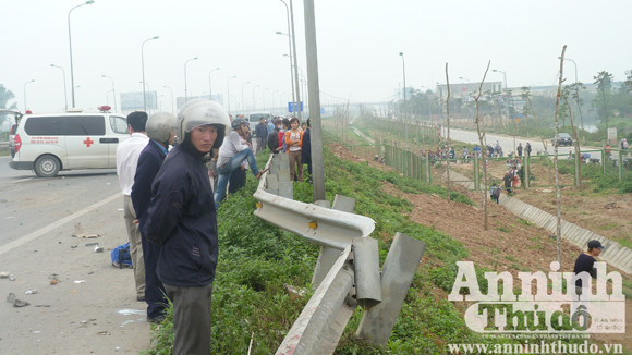 Xe cứu thương chở thi hài về quê, bất ngờ nổ lốp ảnh 3