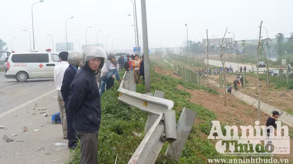 Xe cứu thương chở thi hài về quê, bất ngờ nổ lốp ảnh 3