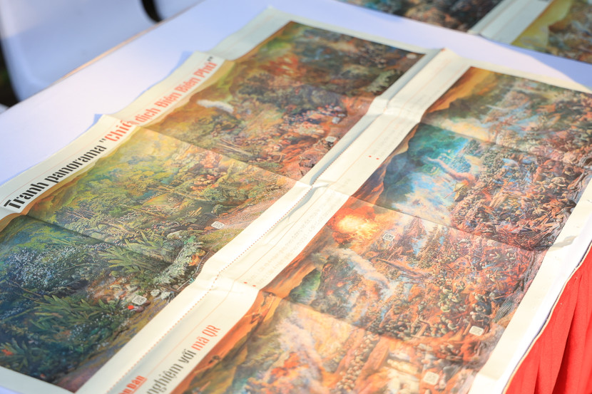 Bạn đọc có thể cắt các trang báo của số báo Nhân dân ra sáng nay 7-5-2024 để ghép thành bức tranh Panorama “Chiến dịch Điện Biên Phủ” dài tới 3,21m Bạn đọc có thể cắt các trang báo của số báo Nhân dân ra sáng nay 7-5-2024 để ghép thành bức tranh Panorama “Chiến dịch Điện Biên Phủ” dài tới 3,21m