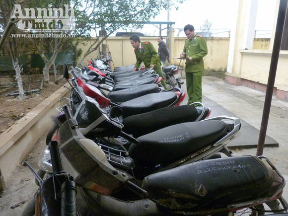 Xóa ổ nhóm chuyên “nhảy xe” dọc Quốc lộ 32 ảnh 2